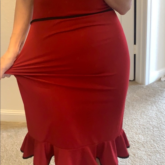 Red and black dress - Picture 13 of 16